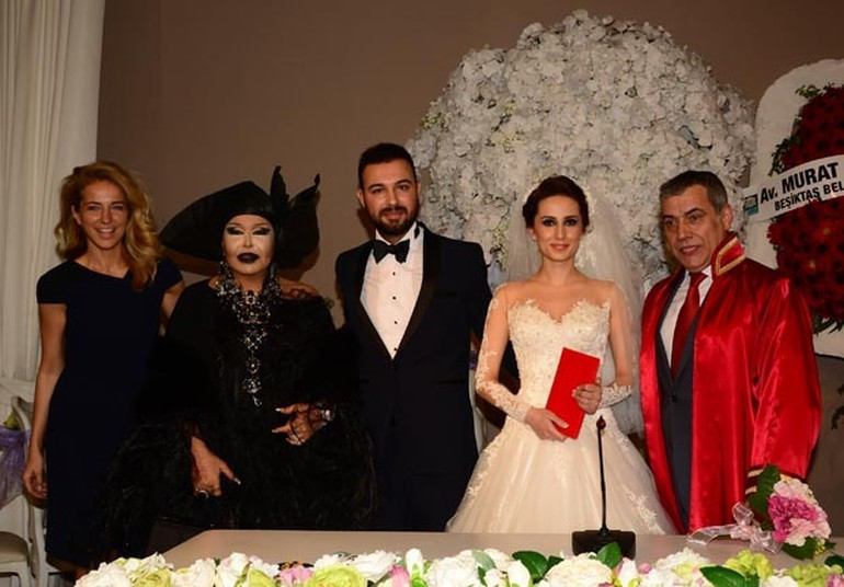 Bülent Ersoy gelinin yerine geçti - Resim: 3