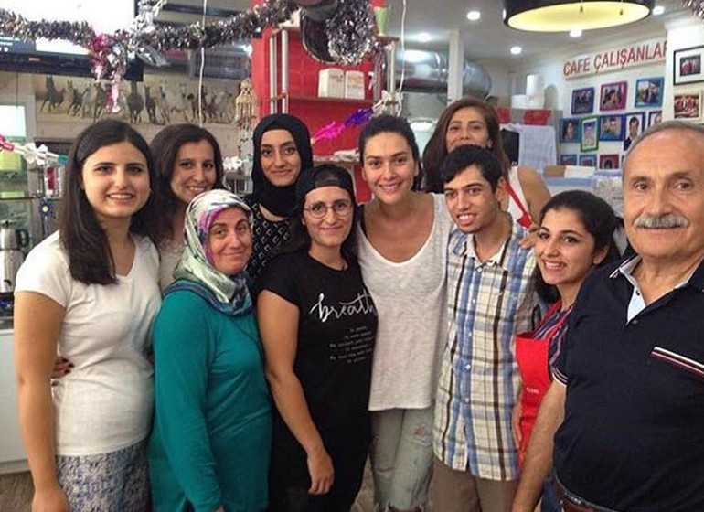 Bergüzar Korel hayranlarından örnek davranış - Resim: 4