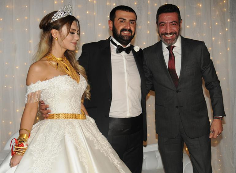 Ünlü türkücünün kızı evlendi! Kilo kilo altın taktılar - Resim: 2