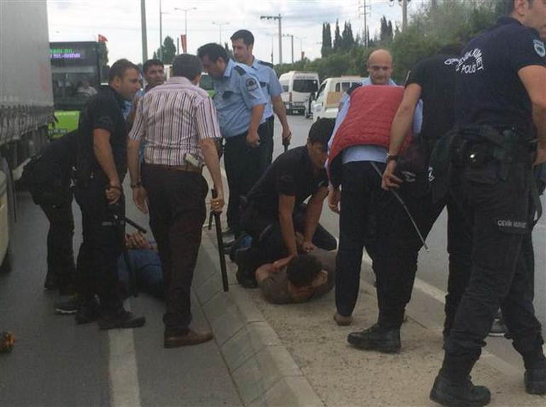 Minibüsçüler taş ve sopalarla birbirlerine girdi - Resim: 4