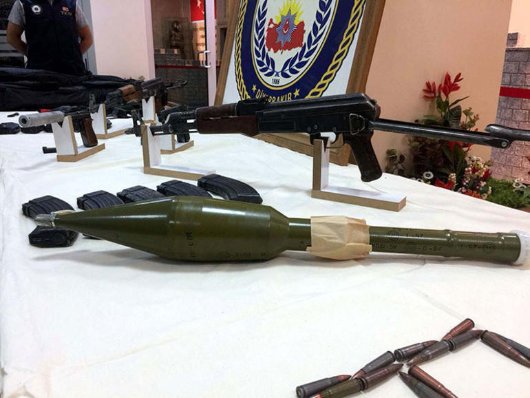 Saz kılıfı ve gitar kutusundan bakın ne çıktı? Büyük şok - Resim: 3