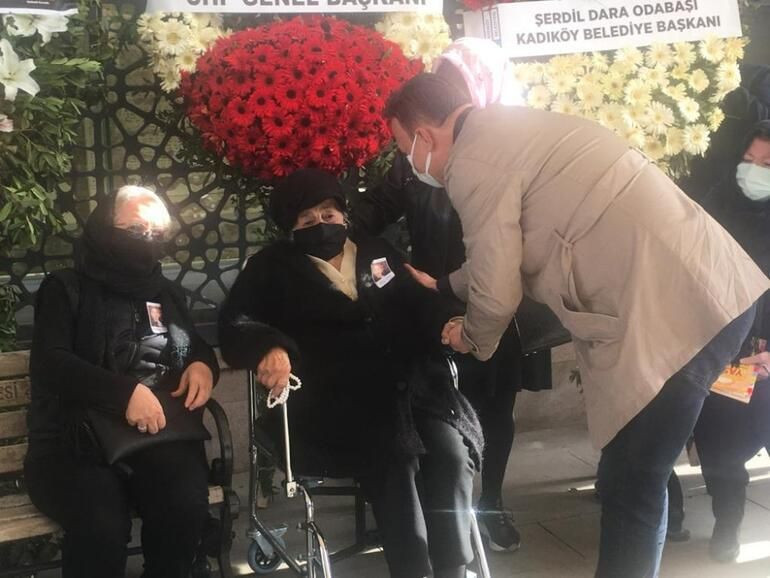 Hüner Coşkuner küpeleriyle mi gömüldü? Ablasından merak edilen soruya yanıt - Resim: 4