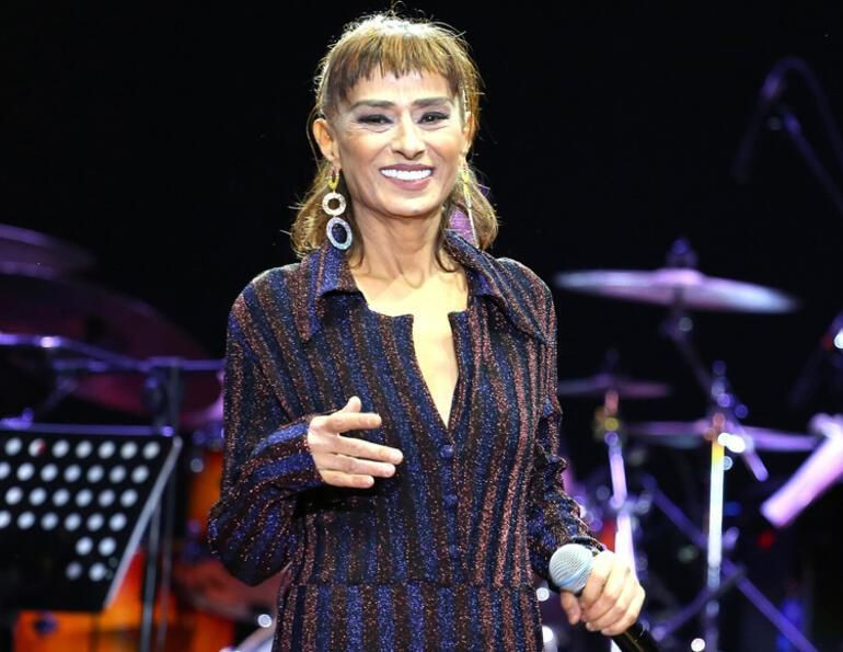 Yıldız Tilbe'den Kuruçeşme konserinde seyirciye: Bizim millet normal değil! - Resim: 2