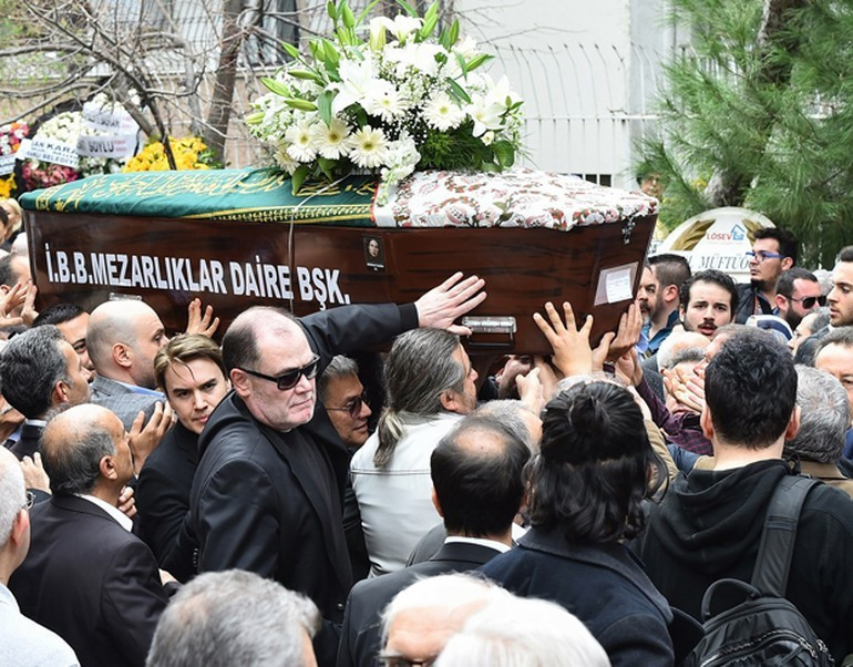 Dostları Sezen Aksu'yu zor gününde yalnız bırakmadı - Resim: 1