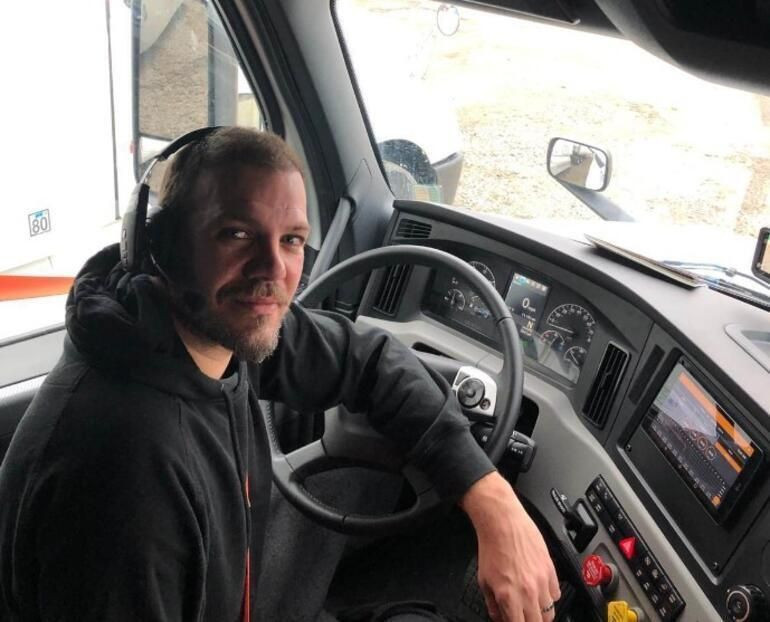 Tolga Karel canlı yayında 4. kez baba olacağının müjdesini verdi - Resim: 1