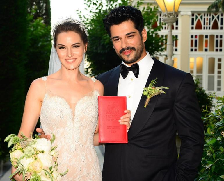Burak Özçivit Fahriye Evcen'e içgüveyi gitti! - Resim: 2