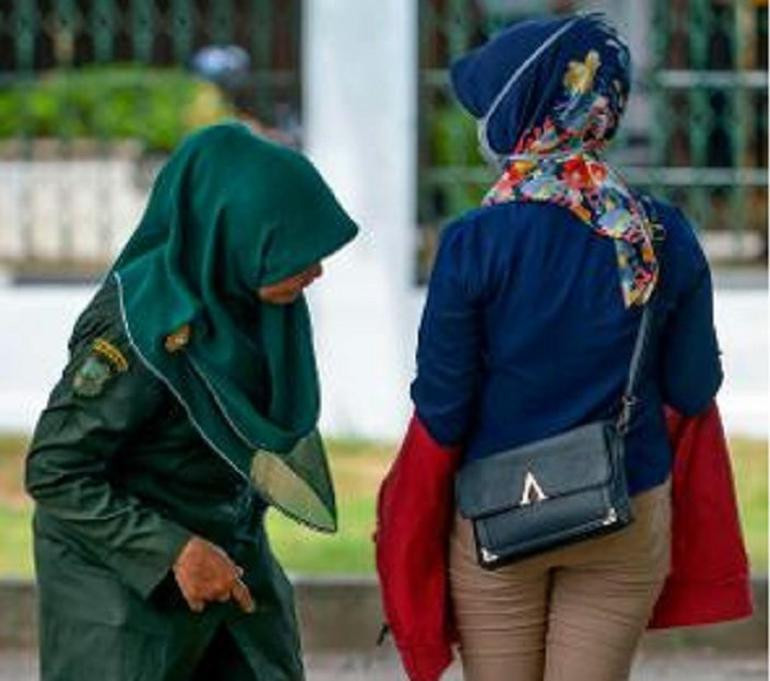 Trafikte hepsini durdurdu! Dar pantolon kontrolü - Resim: 3