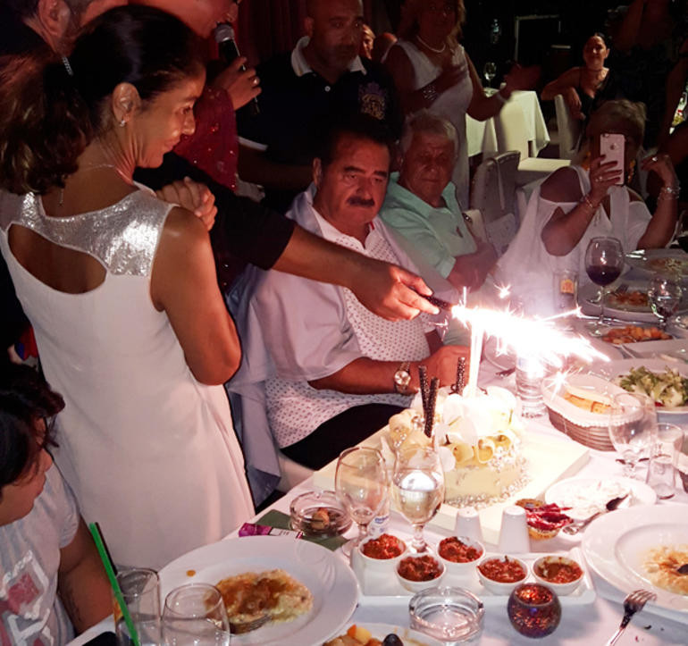 İmparator eski hayat arkadaşını mutlu gününde yalnız bırakmadı! - Resim: 3