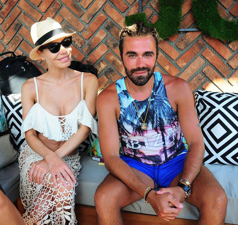 Ünlü şarkıcı Derya Uluğ danslarıyla göz doldurdu - Resim: 4