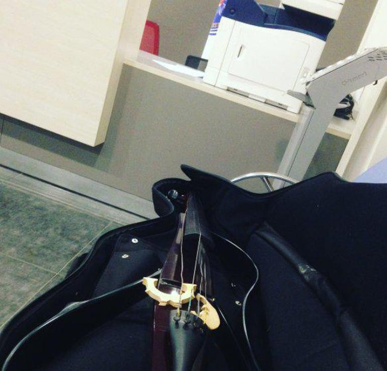 İstanbul metroda kadın müzisyene polislerden darp iddiası - Resim: 3