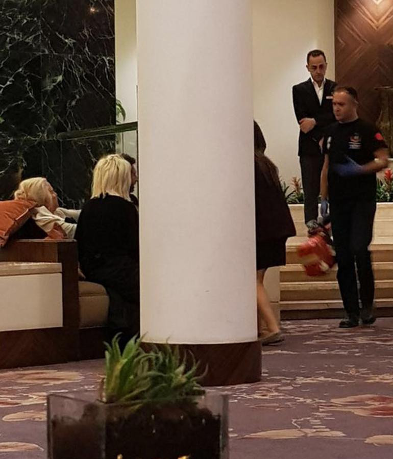 Ünlü isim otel lobisinde fenalaştı! Herkesi korkuttu - Resim: 4