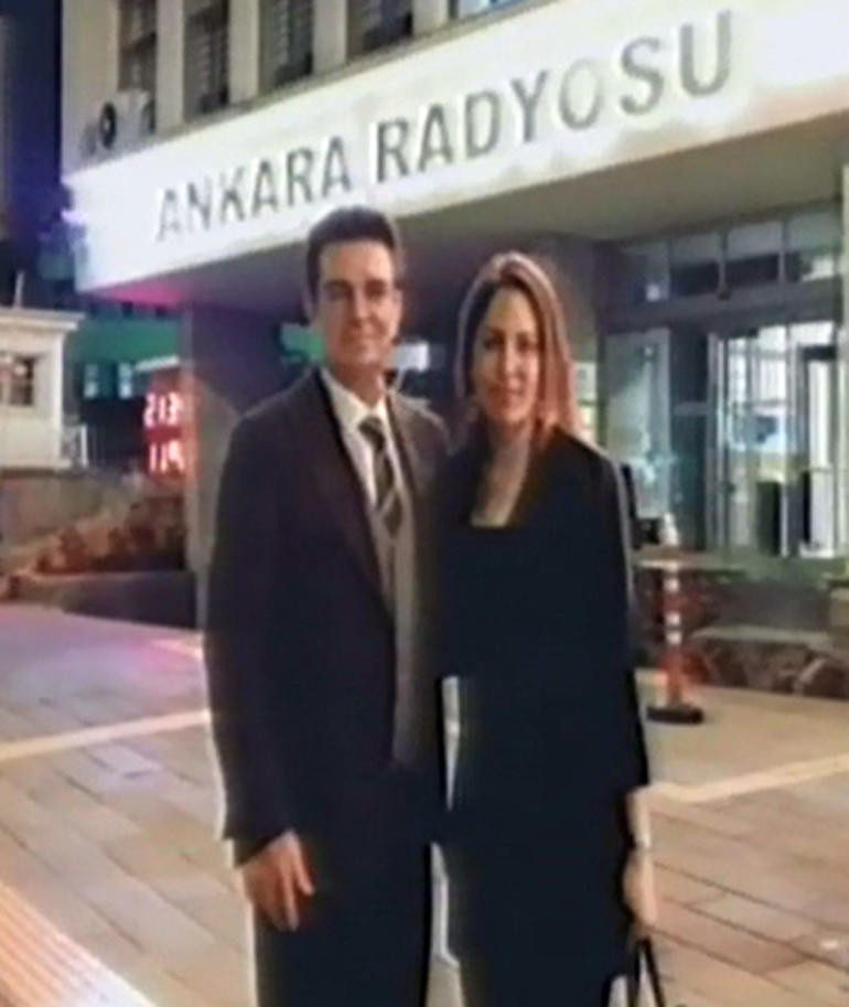 Yıldırım Bekçi 30 yaş küçük öğrencisiyle evlendi! Eşine bakın - Resim: 2