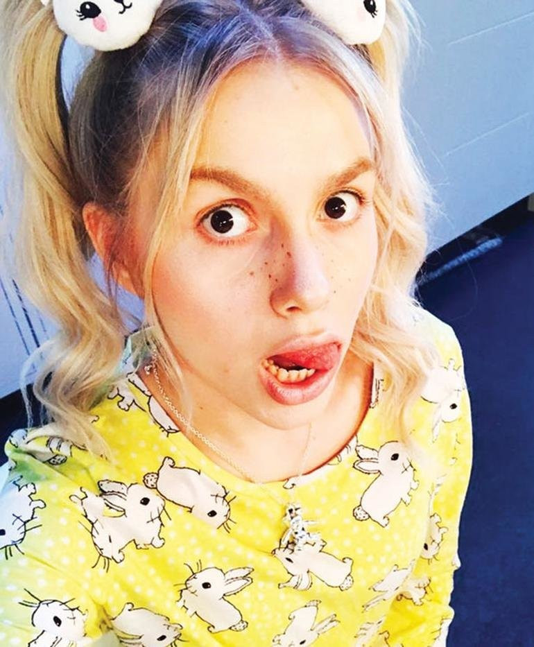 Dünyada ilk 10'a girdi ama Aleyna Tilki'nin klibi çalıntı çıktı! - Resim: 3