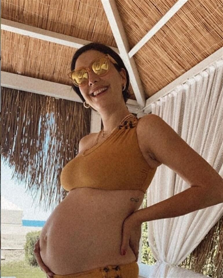 Bergüzar Korel takipçilerinden rica etti: Lütfen bana bunu yapmayın! - Resim: 1