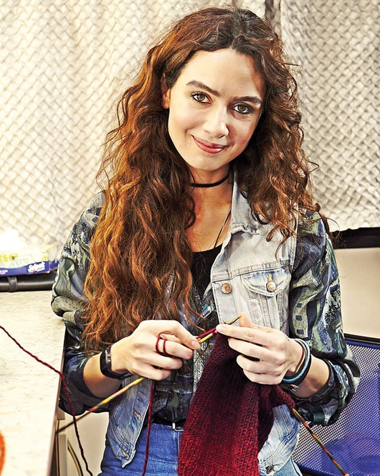 Ünlü isimler ellerine şişleri alıp örgü ördü! - Resim: 3