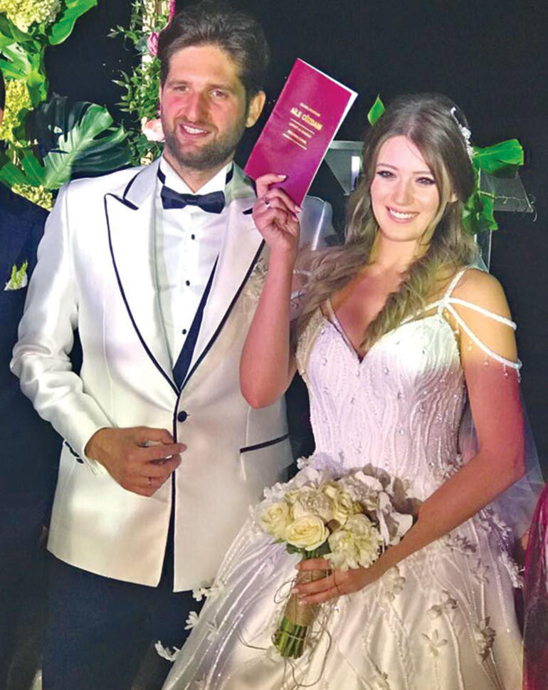 Gizem Karaca'dan yıllar sonra gelen taciz itirafı! - Resim: 1