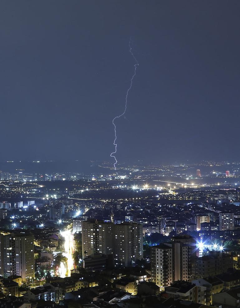 Yağmur ve sel Antalya'da tarım arazilerini Kırşehir'de arıları vurdu - Resim: 2