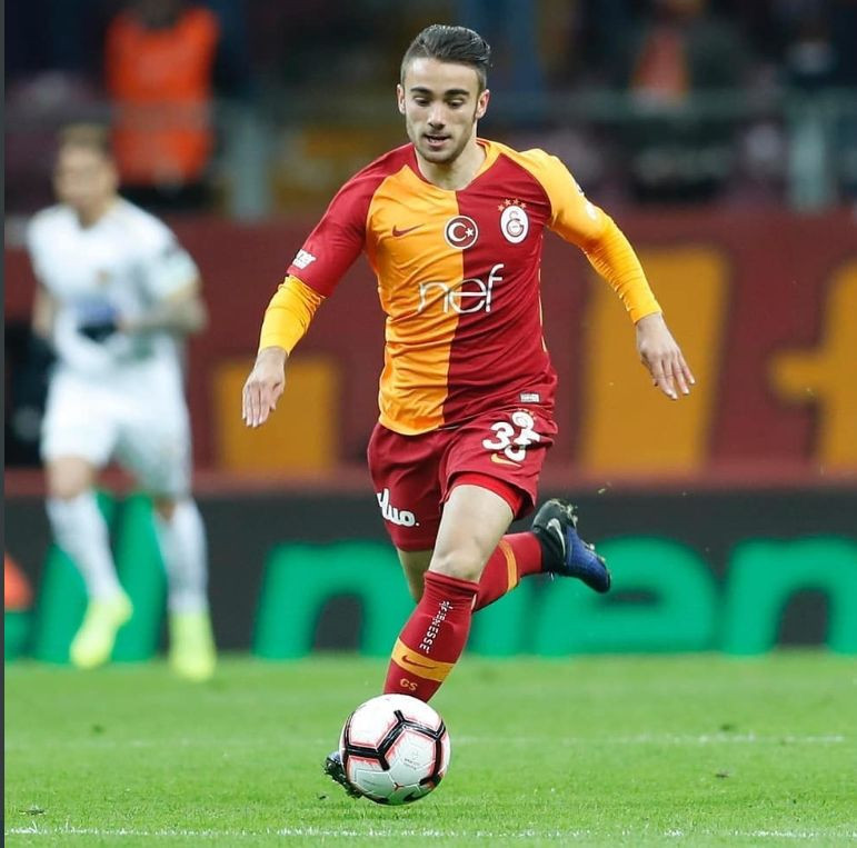 Galatasaray'ın yıldızı açtı ağzını yumdu gözünü: "Dönerci bile benden daha çok kazanıyor" - Resim: 2