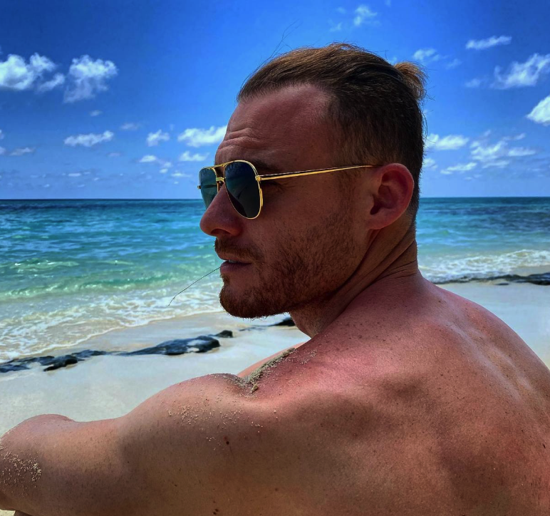 Kerem Bürsin, eski sevgilisinin en yakın arkadaşıyla aşk yaşıyor! O hamlesi her şeyi açık etti - Resim: 3