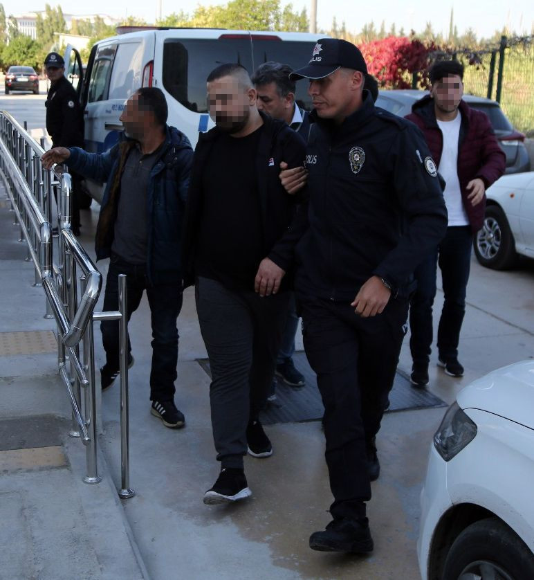 Süleyman Soylu'nun 'lanet' dediği dizinin oyuncuları 2 kişiyi dövdü - Resim: 3