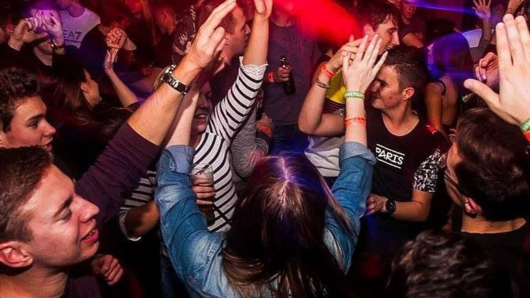 Bunları yapan koronavirüs kapıyor! İşte en riskli ve en risksiz 15'er aktivite - Resim: 1