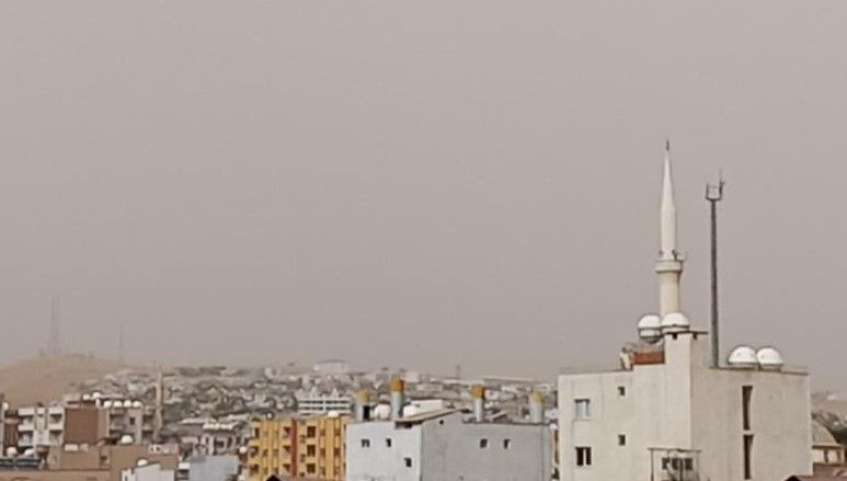 Irak ve Suriye’den gelen kum fırtınasında Şırnak'ta göz gözü görmedi! Şehir adeta fırtınaya teslim oldu! - Resim: 1