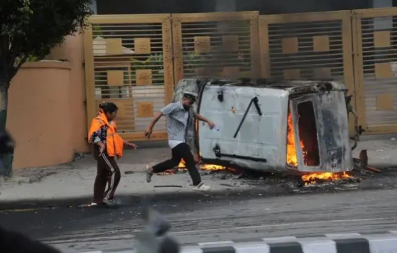 Protestolar nedeniyle Nepal'de ölü sayısı 30'a yükseldi - Resim: 1