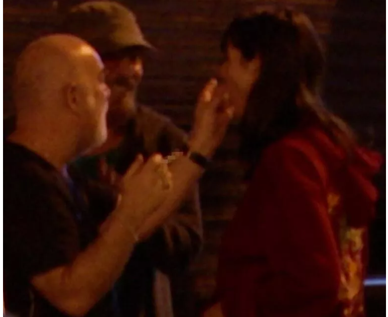 Güven Kıraç genç sevgilisini sokak ortasında öpmelere doyamadı! İhanet yüzünden... - Resim: 2