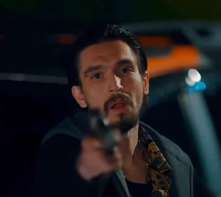 Trans itirafı yapan Çukur'un Timsah Celil'i Ahmet Melih Yılmaz 'en iyi kadın ödülü' istemiş videosu bomba! - Resim: 4