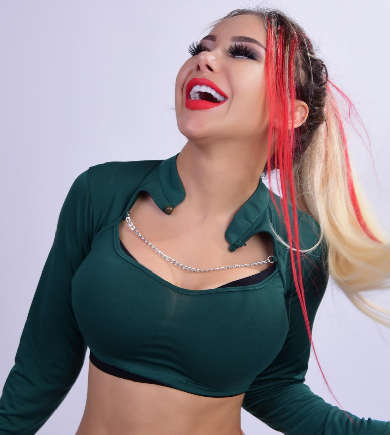 Cinsel içerikli soruları görünce soluğu savcılıkta aldı! Şarkıcı Eva Benir 'elektronik taciz'e uğradı - Resim: 2