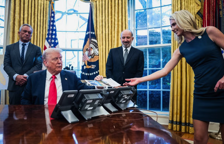Melania &ccedil;ileden &ccedil;ıktı! Trump'a yazılan aşk mektubu ortalığı ayağa kaldırdı - Resim: 2
