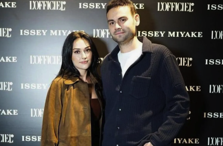 Esra Bilgiç'ten cesur paylaşım! Sevgilisi Faruk Sabancı ile yatakta burun buruna... - Resim: 4