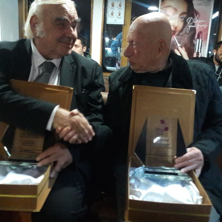 Ünlü tiyatro sanatçısı Enis Fosforoğlu kalp krizi geçirdi - Resim: 1