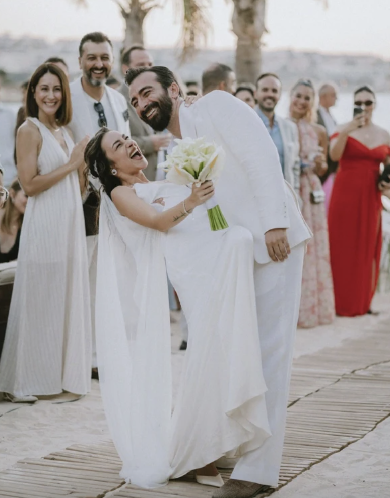 İstanbullu Gelin'in Bade'siydi! Hira Koyuncuoğlu evlendi gelinlik seçimi olay oldu - Resim: 10