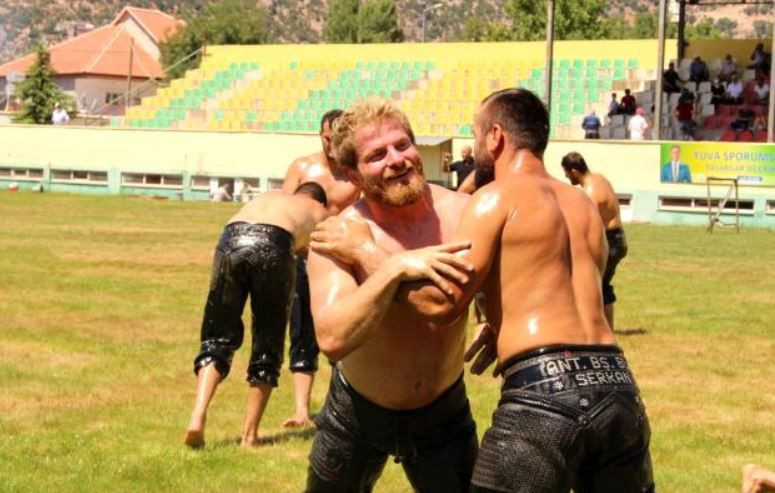 Survivor 2021 şampiyonu İsmail Balaban'ın gittiği mekanda tekmeli yumruklu kavga çıktı! - Resim: 1