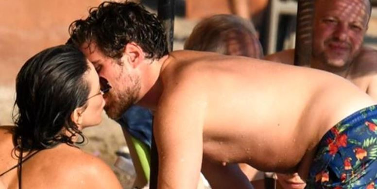 Nihal Yalçın sevgilisi Berker Güven ile dudak dudağa... '14 yaş küçük' diye yazılmasına tepkili - Resim: 1