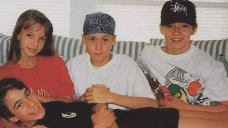 Ünlü isimler çocukken aynı karede poz vermiş: Üçü yıldız oldu, biri gözden düştü - Resim: 1