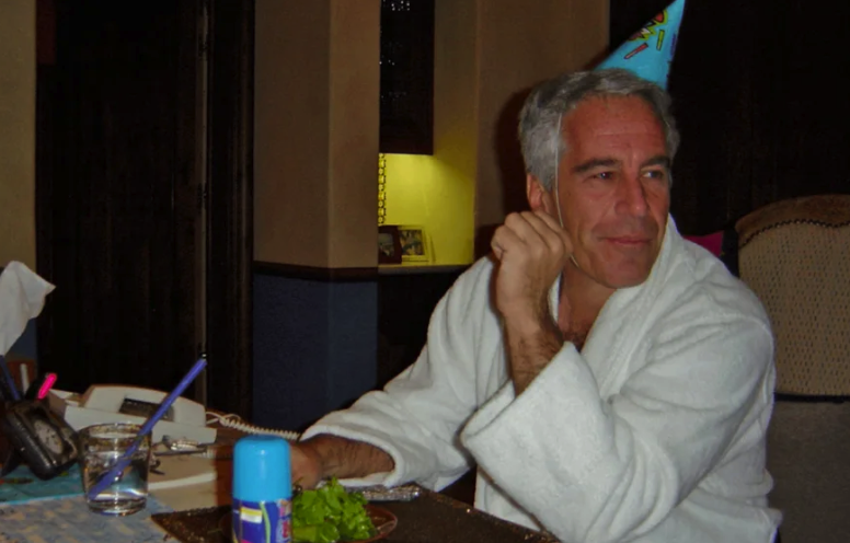 Epstein dosyasında şok detay! Erkekler de toplu istismara uğramış - Resim: 4