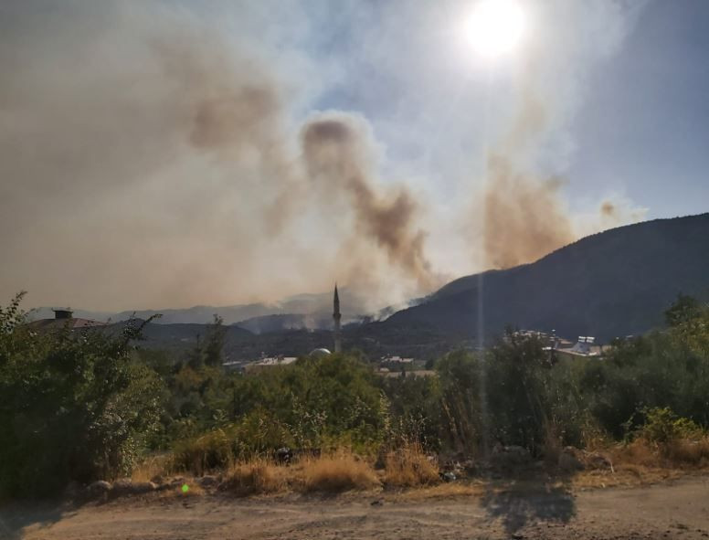 Müge Anlı Antalya yangınında zarar gören vatandaşları ziyaret etti - Resim: 1