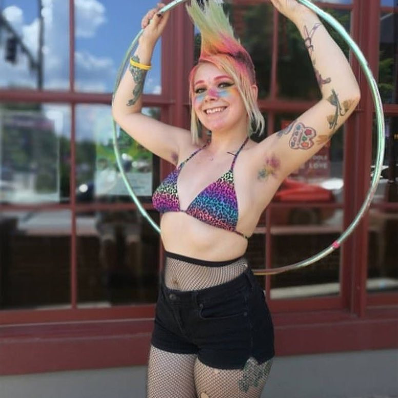 Kıllı Ocak kampanyasını başlattı: Koltuk altı kıllarını boyuyor - Resim: 2