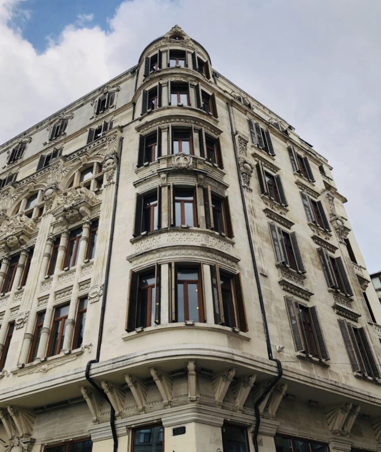 Şişhane Meydanı’nın simgesiydi! O apartmanın satıldığı fiyata inanamayacaksınız - Resim: 3