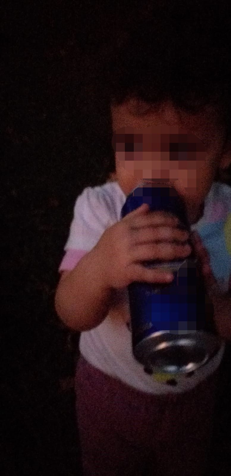 Böyle anne mi olur! 3 yaşındaki kızına alkol içirip fotoğrafını çektirdi! Şaka amaçlıymış - Resim: 3