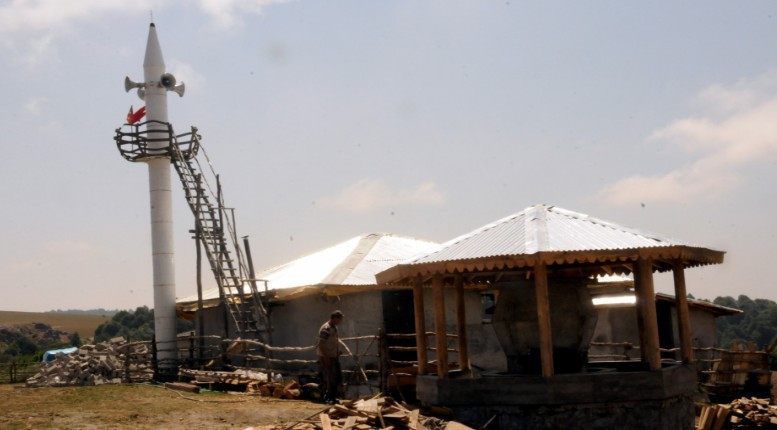 Cami minaresini bakın neyle yaptılar duyan görmeye geliyor - Resim: 2