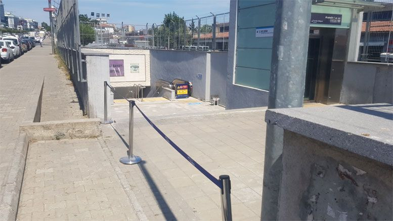 İkitelli metro istasyonunda dehşeti yaşadı! Merdiven çöktü içine düştü - Resim: 3