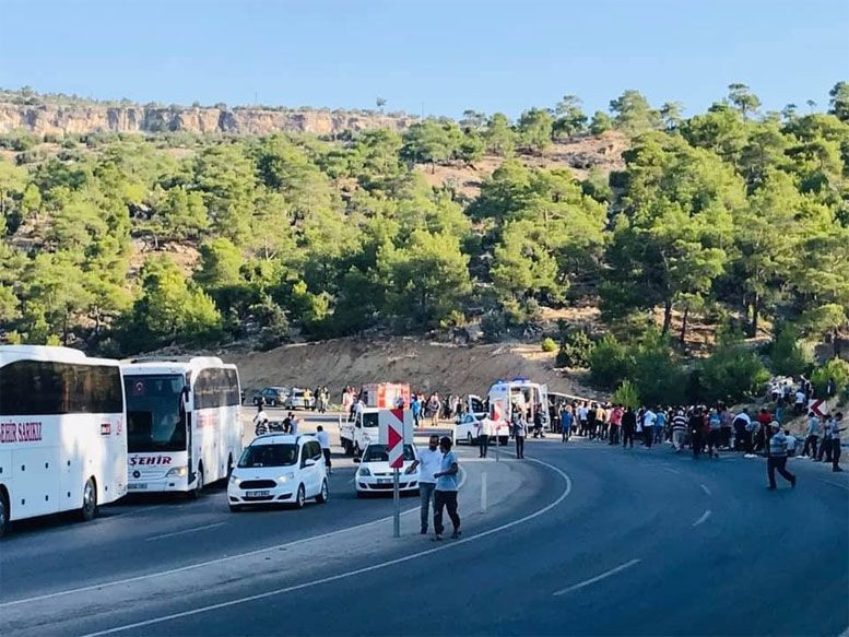 Mersin'de askerleri taşıyan otobüs devrildi: 5 asker şehit oldu - Resim: 4
