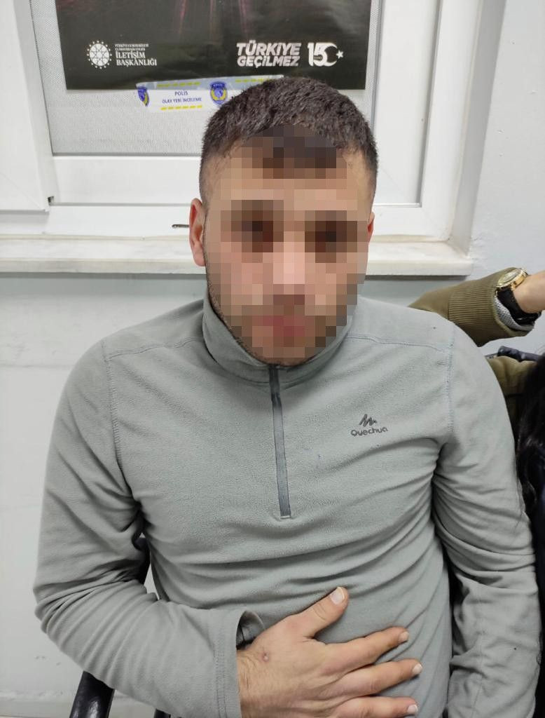 Genç kızın sütyeninden çıkan şey inanılmaz! Polis şüphelenip durdurunca ifşa oldu - Resim: 2