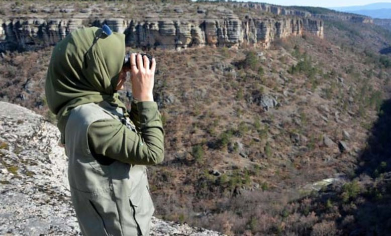15 erkeğin arasında tek kadın yaptığı işe bakın! - Resim: 2