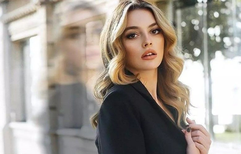 Melis Sezen'in ödül gecesi tarzı sosyal medyanın gündemine düştü - Resim: 1