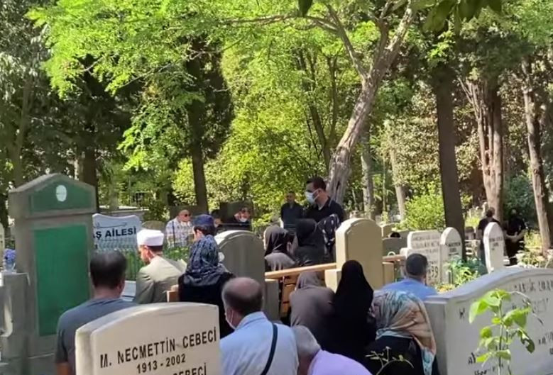 Alişan kardeşi Selçuk Tektaş'ın mezarı başındaki 40 mevlidinde hüngür hüngür ağladı - Resim: 2