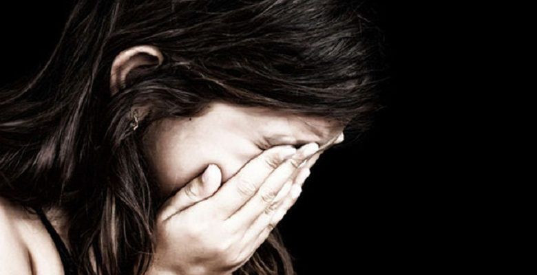 İzmit'te iğrenç olay! Zorla eve kapatıldı kaçarak polise sığındı - Resim: 1